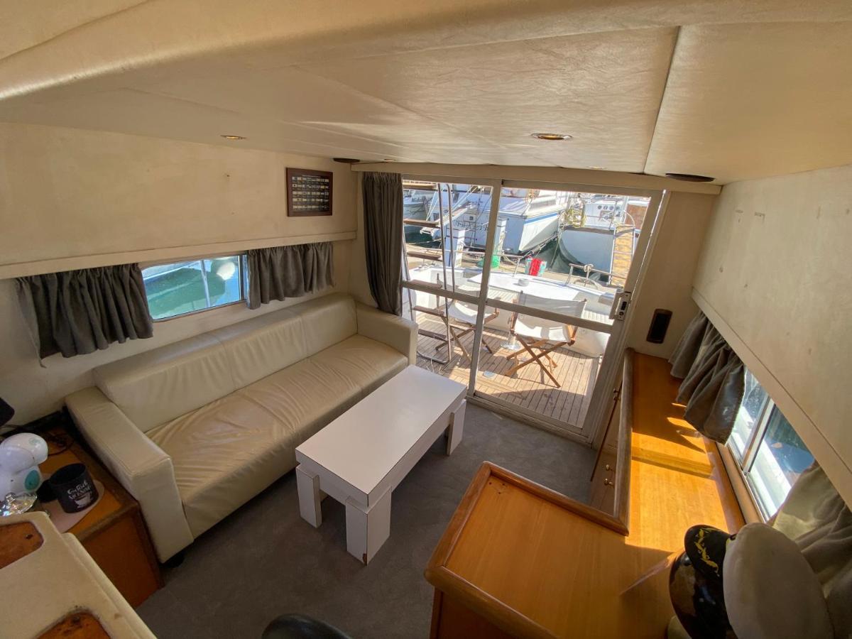 - Divali - Duerme En Un Confortable Yate En Barcelona Hotell Sant Adria de Besos Eksteriør bilde